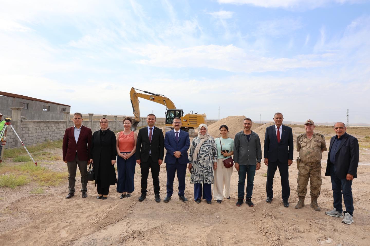 Valimiz Ercan Turan, Tarıma Dayalı Ekonomik Yatırımlar ve Kırsal Ekonomik Altyapı Yatırımlarının Desteklenmesi Projesi çerçevesinde desteklenen Karadeniz Es Paketleme firmasının inşaat alanını ziyaret etti.