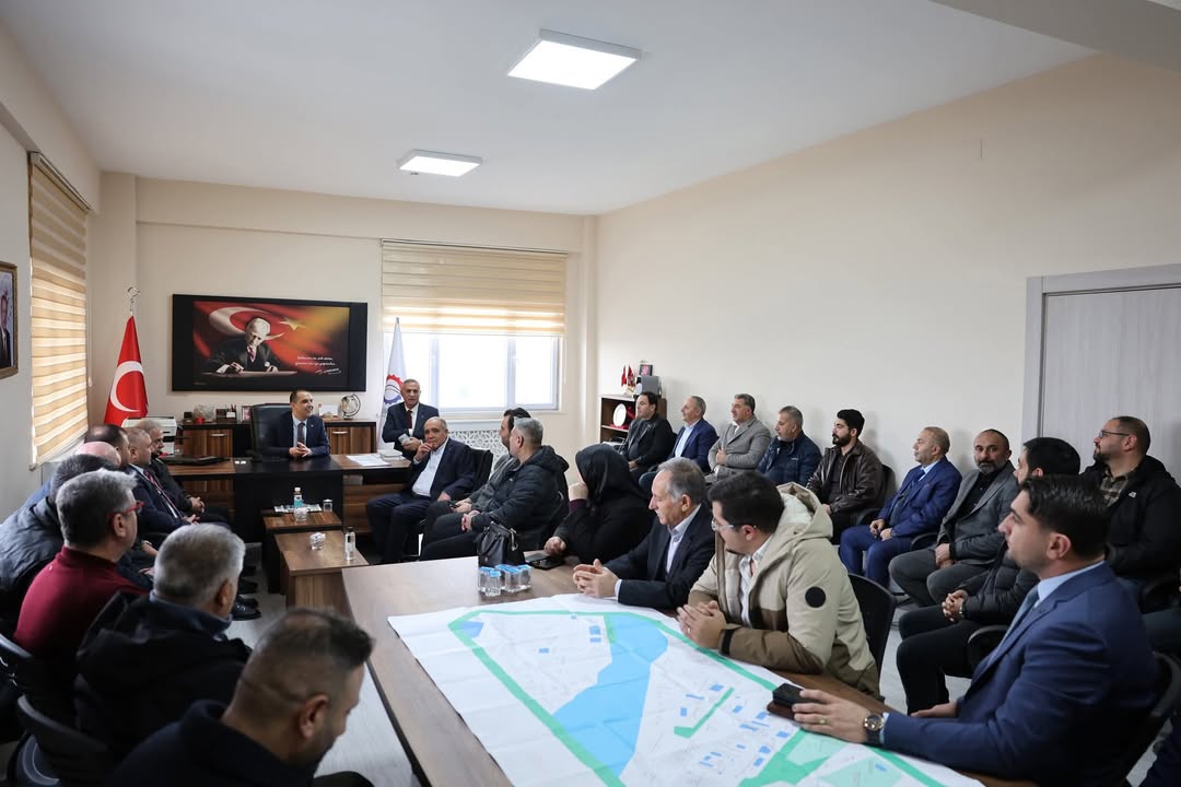 Valimiz Sn. M. Fırat TAŞOLAR Iğdır Organize Sanayi Bölgemizde faaliyet gösteren yatırımcı firmaların yetkilileriyle bir araya geldi.